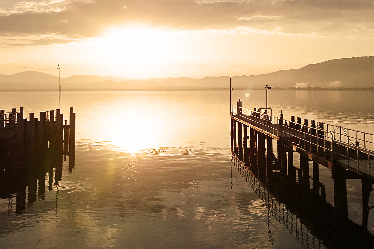 海津大橋の夕景