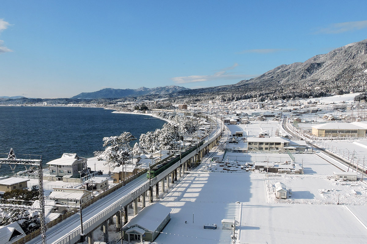 雪の中のキハ117